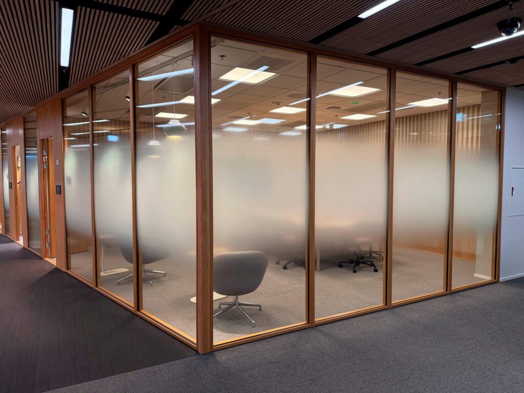 puulasiseina-rahoituslaitos-paakonttori-1.1