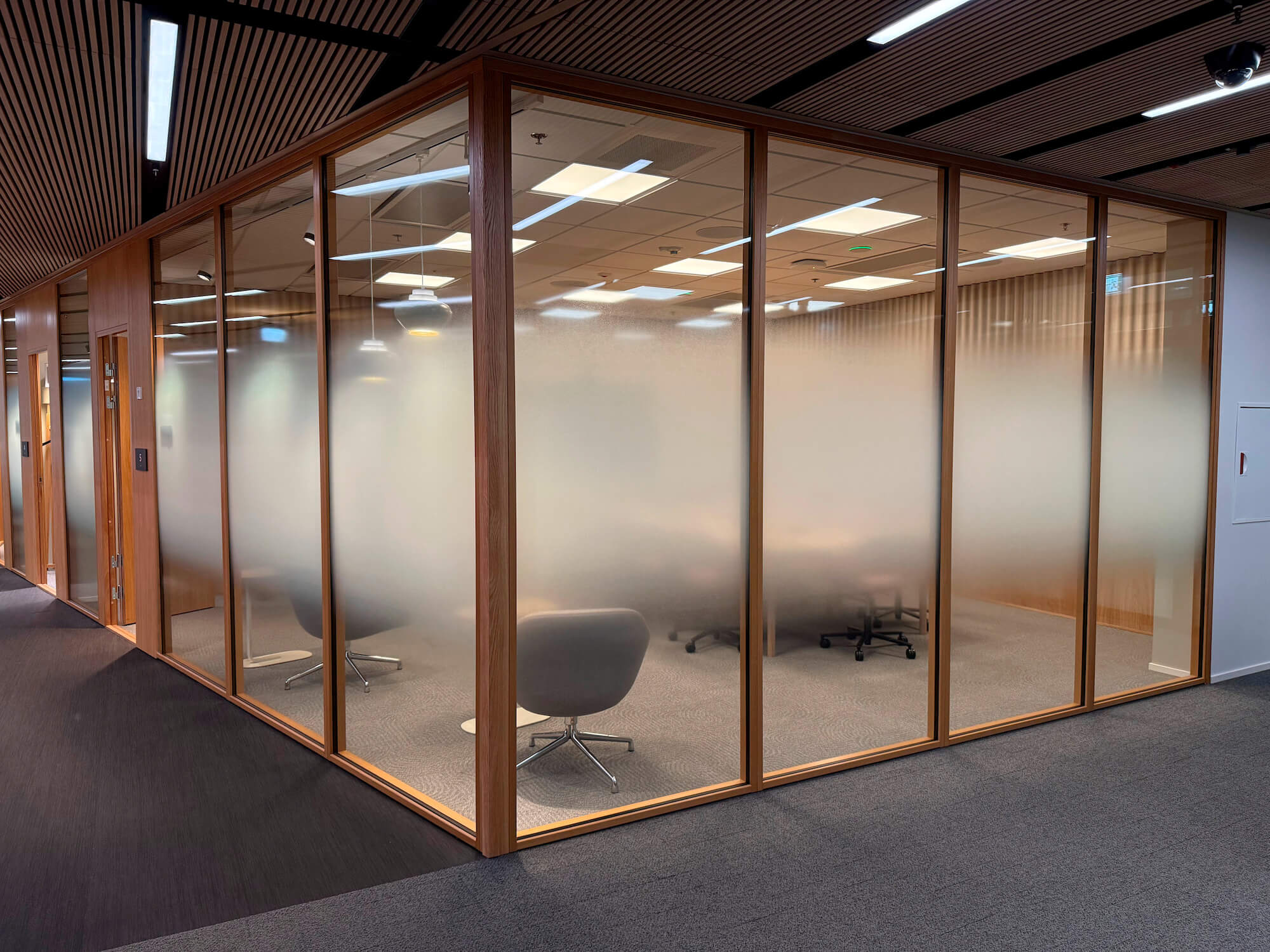 puulasiseina-rahoituslaitos-paakonttori-1.1