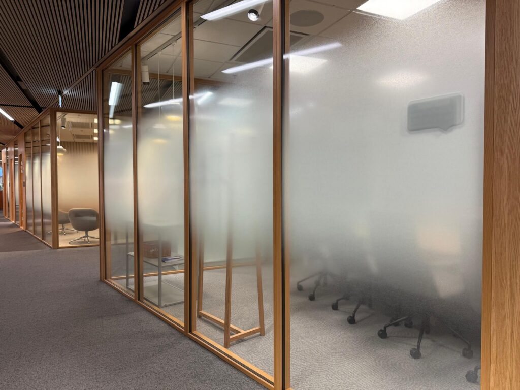 puulasiseinä rahoituslaitos pääkonttori 3.5