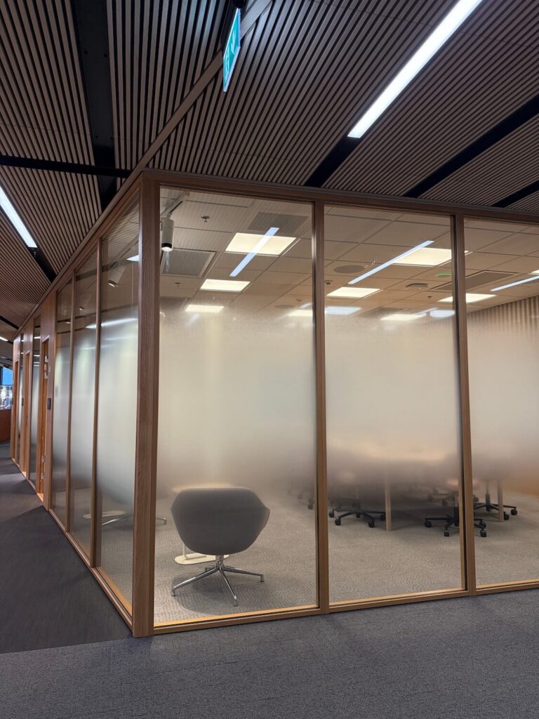 puulasiseinä rahoituslaitos pääkonttori 4.5