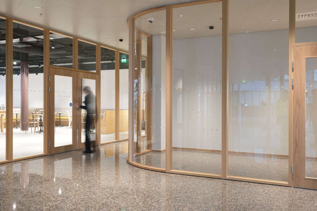 Kaareva puulasiseina Valla 2