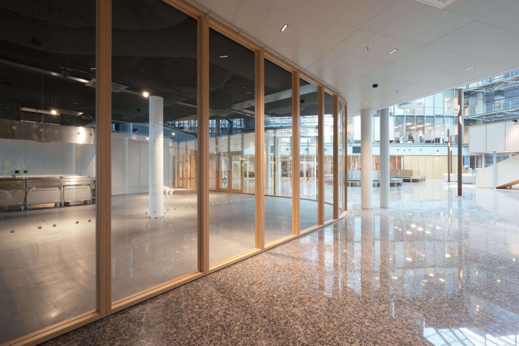 Kaareva puulasiseina Valla 3