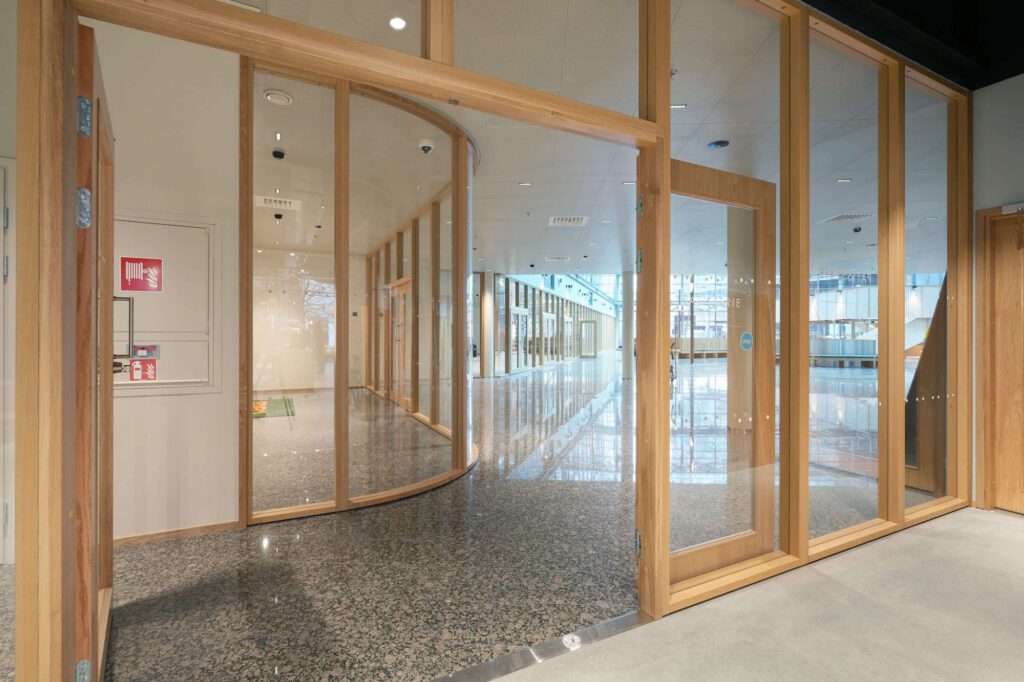 Puulasiseinat Valla atrium 3