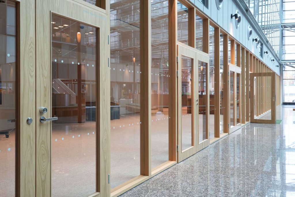 Puulasiseinat Valla atrium 4